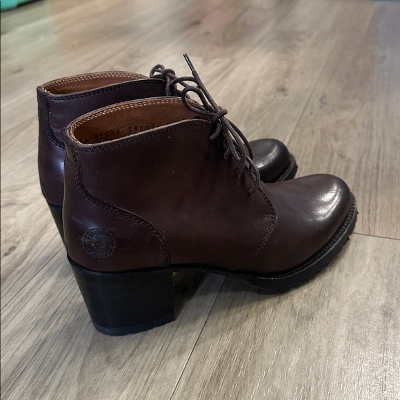 NWOB RANCH ROAD LEATHER ANKLE BOOTS
Starr Brown 7.5 - Picture 4 of 10